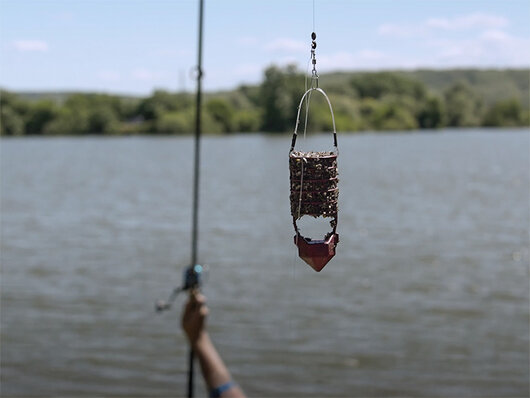 Krmítko Delphin LongSHOT+ | M 30g