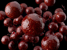 Boilies in dip Delphin BreaX/HotHELL